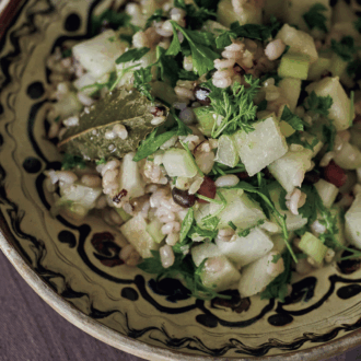 雑穀とハーブのなしサラダ