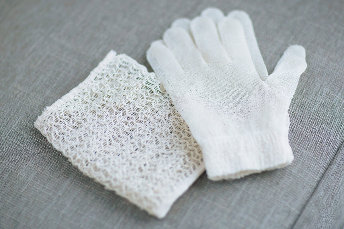 肌に触れるものに絹を取り入れキメを整えてなめらかに