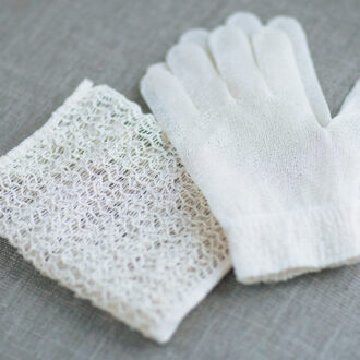 肌に触れるものに絹を取り入れキメを整えてなめらかに