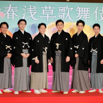 写真左から、中村鶴松、市川染五郎、中村莟玉、中村橋之助、市川男寅、尾上左近（2025年11月18日）