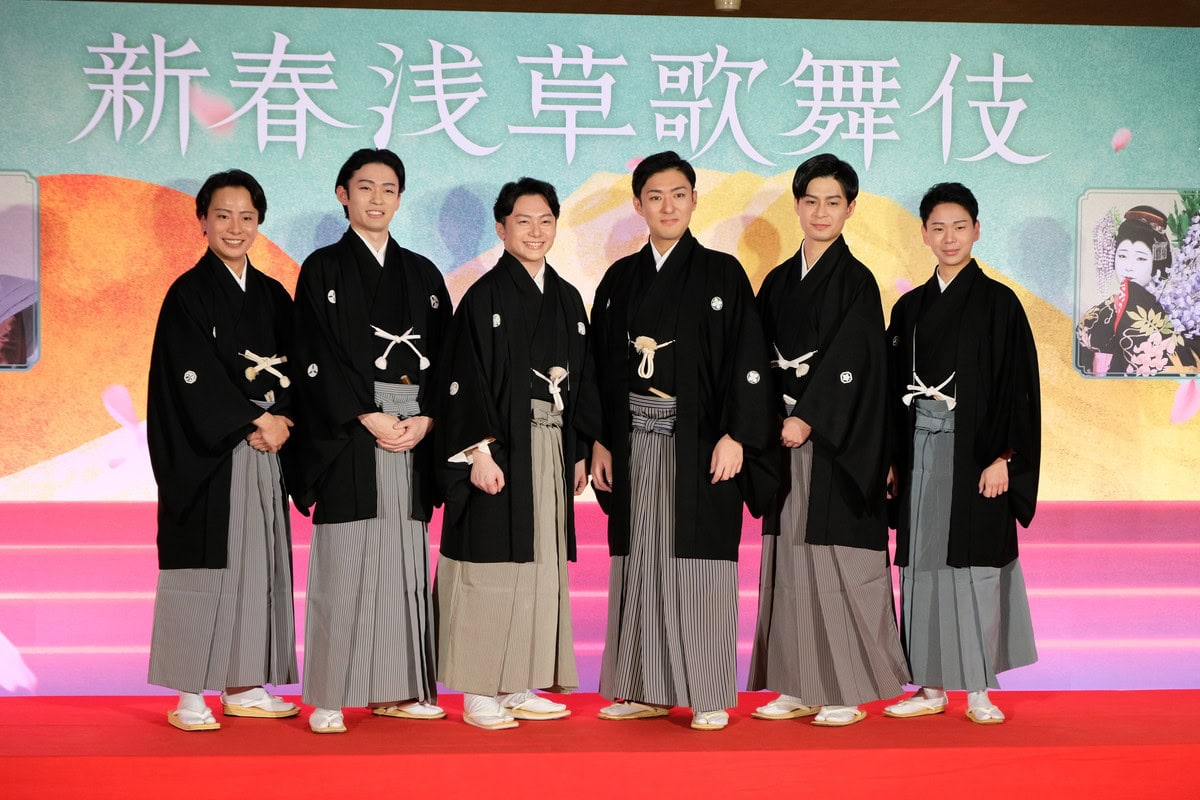 写真左から、中村鶴松、市川染五郎、中村莟玉、中村橋之助、市川男寅、尾上左近（2025年11月18日）