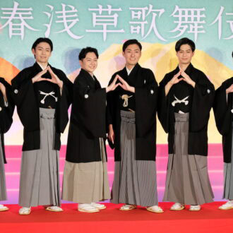 幸せオーラ全開！ 中村橋之助ら若手花形俳優が勢揃い！
「新春浅草歌舞伎」成功祈願＆記者会見