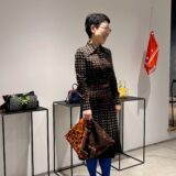 【京都スナップ】ヴィンテージのワンピースを着こなす50代のレトロコーデ