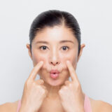 50代の顔が変わる！ 
簡単『顔トレ』は大人世代の新常識
【表情筋研究家･間々田佳子さん監修】