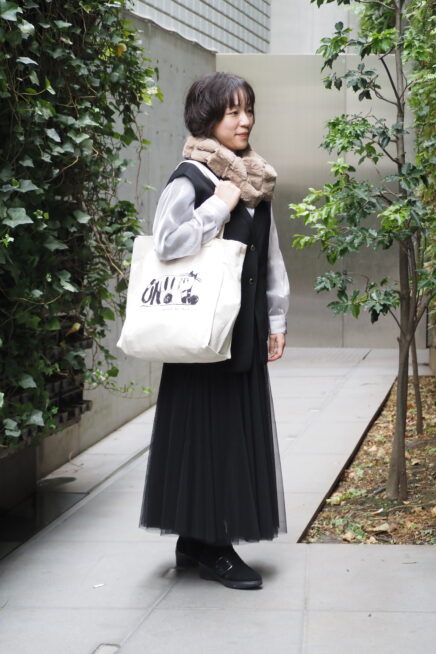 【スナップ】50代が今日からマネできる！ 重く見せないブラックコーデのコツ