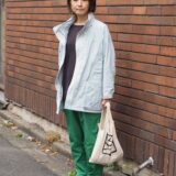 【スナップ】大人世代は「きれい色」をどう使う？ 若々しくアクティブな機能性抜群コーデ