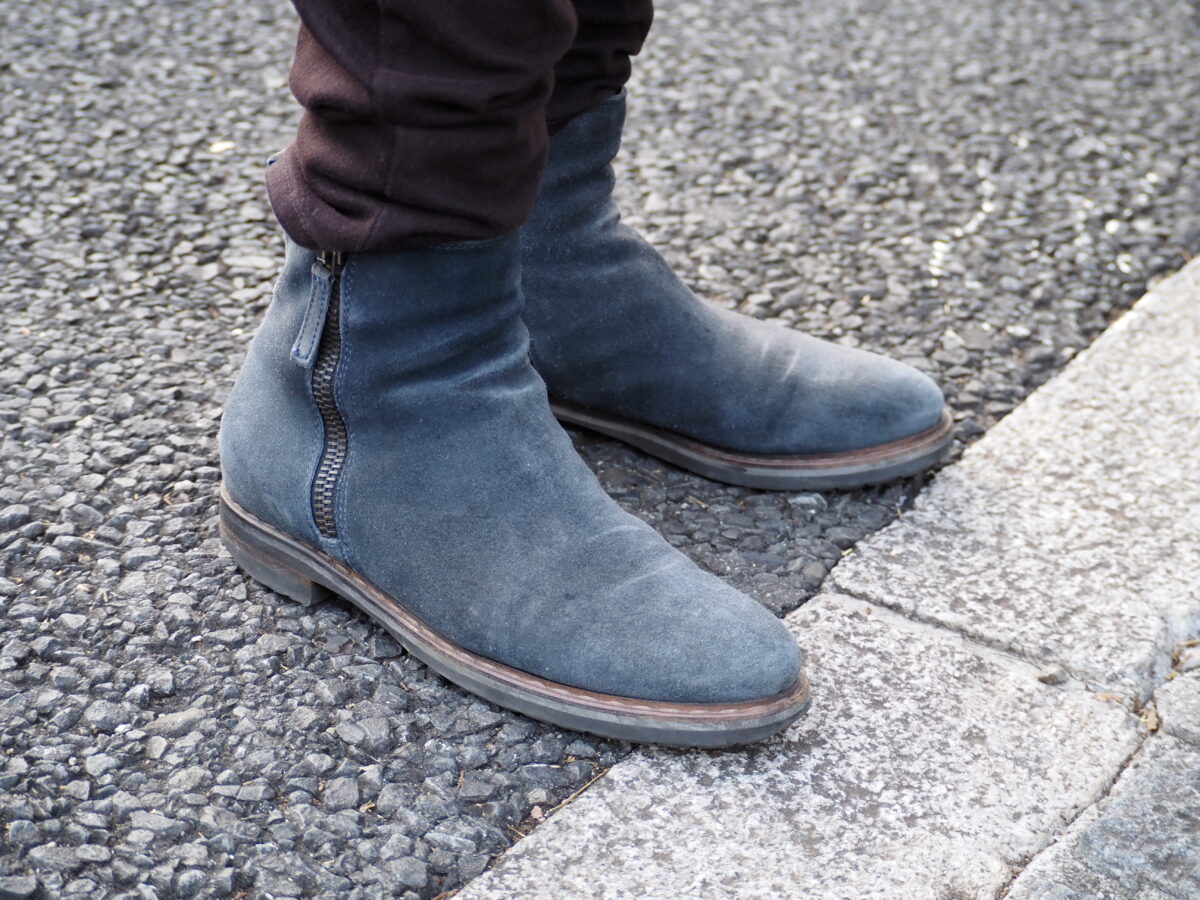 スエードのブーツ