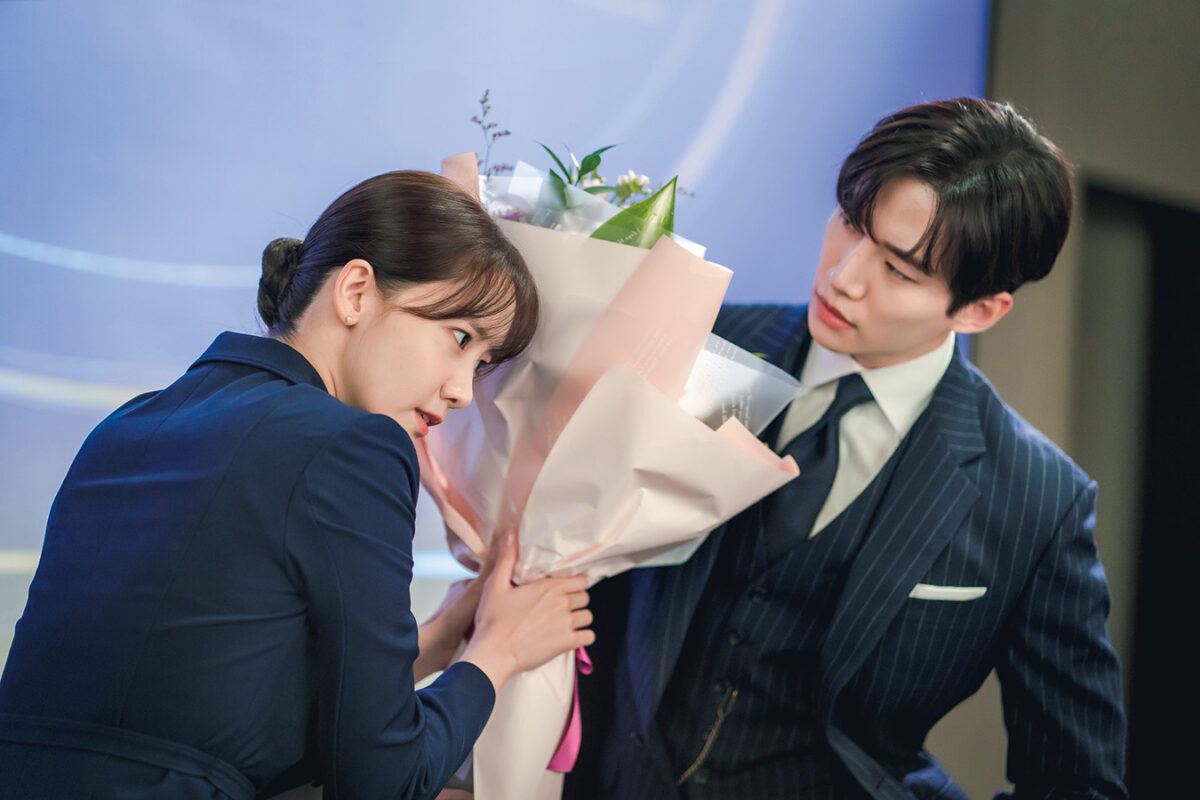 『キング・ザ・ランド』 高級ホテルを舞台に、ジュノ演じる 作り笑いが嫌いな財閥家の御曹司と、 笑顔を絶やさないホテルウーマン が反発し合いながらもひかれ合っ ていくロマンティックコメディ。