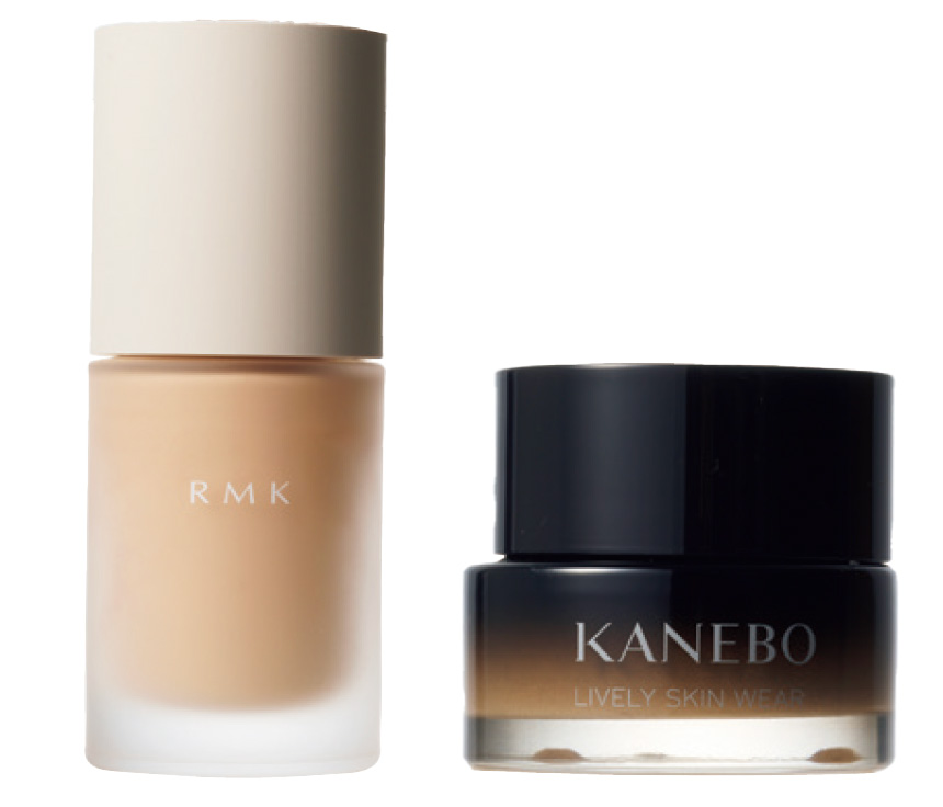 （右）優れたカバー力なのに自然。KANEBO ライブリースキン ウェアⅡSPF4･PA+ 全10色 ¥12,100／カネボウインターナショナルDiv. 　 （左）高い部分は明るく、低い部分は暗く見せるパールで立体的に。RMK リクイドファンデーション フローレスカバレッジ プラス SPF22･PA++全9色 ¥6,600／RMK Division
