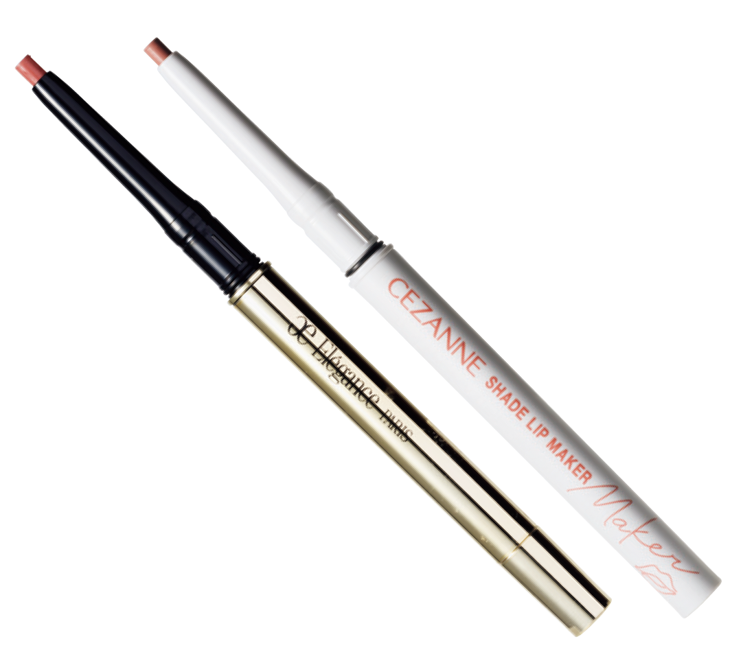 （右）自然な輪郭を作れる、落ち着いたベージュ。にじみにくい処方。 セザンヌ 影色リップメイカー01 ¥660／セザンヌ化粧品　 （左）血色のいい唇に見せるピンクベージュ。柔らかい芯で、カサついた口元にもなめらかに描ける。 ラスティング ジェルリップライナー 02 ¥4,180／エレガンスコスメティックス