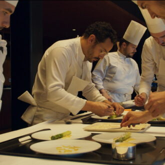 ミシュラン三つ星に55年間輝き続ける「トロワグロ」のドキュメンタリー。『至福のレストラン 三つ星トロワグロ』© 2023 3 Star LLC. All rights reserved.