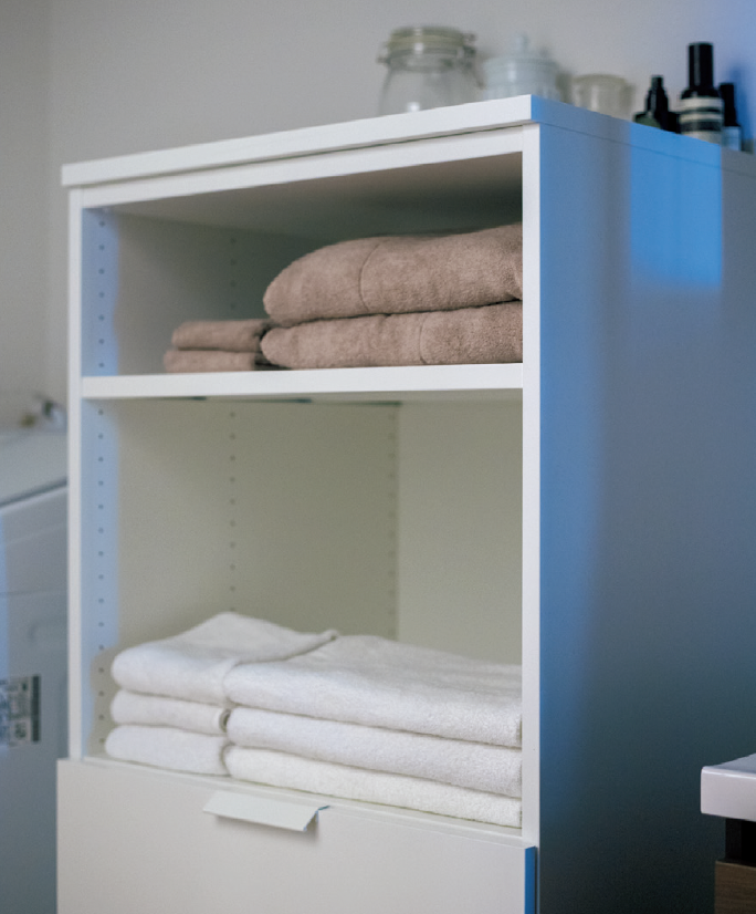 タオルも香菜子さんがリピート購入しているものの１つ。 フェイスタオル、バスタオルを同じシリーズで統一。「家族用は白、お客様用をベージュと決めています。ひと目でわかるので管理もしやすいです。