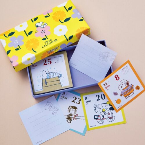 大人のおしゃれ手帖 2026年1月号増刊 付録【『大人のおしゃれ手帖』初の日めくりカレンダー】 硬さのあるしっかりした紙箱とカレンダーのセット