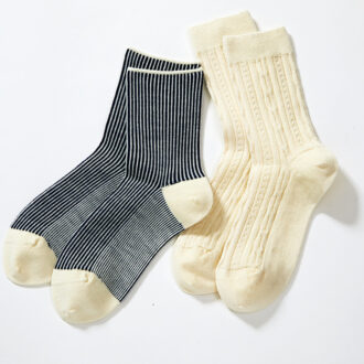 靴下各￥1,540 ／ともにタビオ