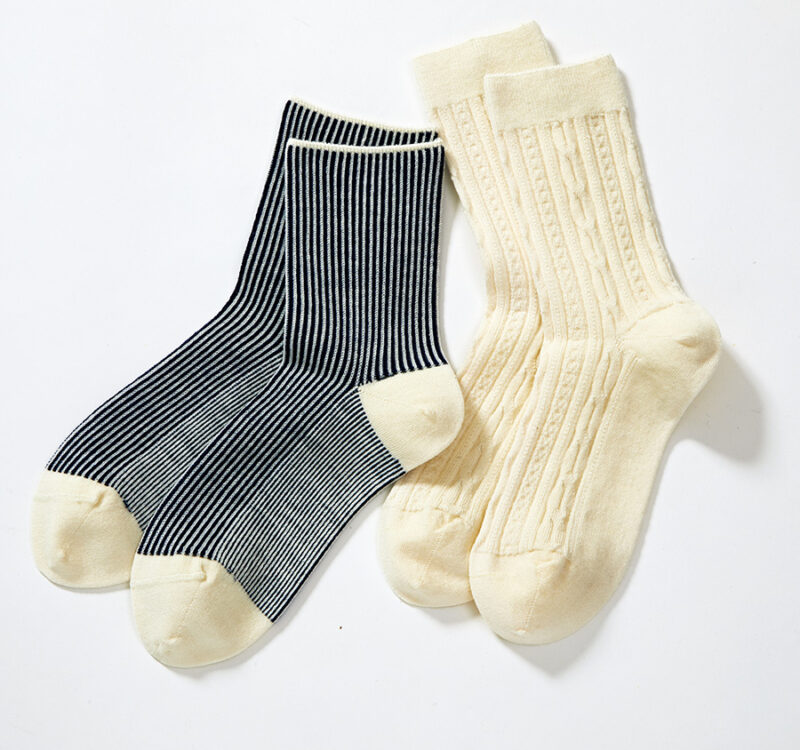 靴下各￥1,540 ／ともにタビオ