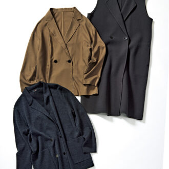 （上から） ジャケットが少し重いなと感じるときは、衿付きのジレが最適解。アームホールも大きめで重ね着もしやすい。ウールリバージレ￥28,600 ／ソージュ（ソージュ オンラインストア） 透け感があり軽い着心地。接触冷感素材なので、気温が高い日も多い今の季節に便利。ライトジャケット￥11,990 ／アンフィーロ 軽さと伸縮性を兼ね備えたウールジャージー素材のジャケットはシーズンレスで使えて優秀。ニットジャケット￥57,200 ／レキップ