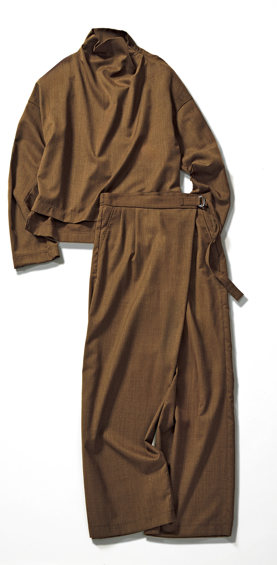 トップス￥18,700、パンツ￥28,600／ともにクライデン（アウ）