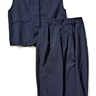 ベスト￥28,600、パンツ￥24,200／ともにアデュートリステス