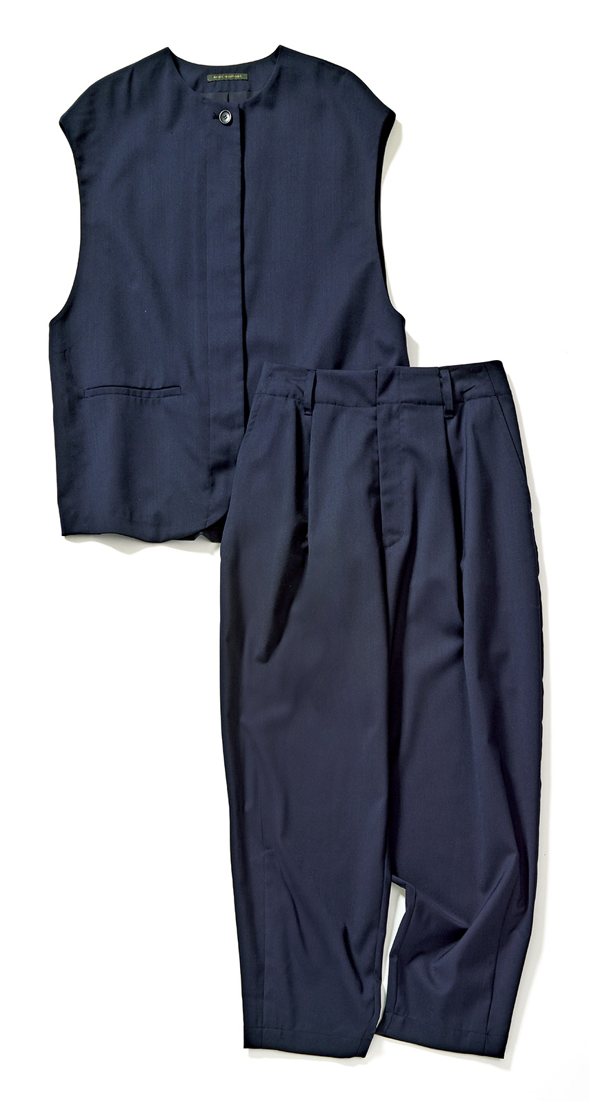 ベスト￥28,600、パンツ￥24,200／ともにアデュートリステス