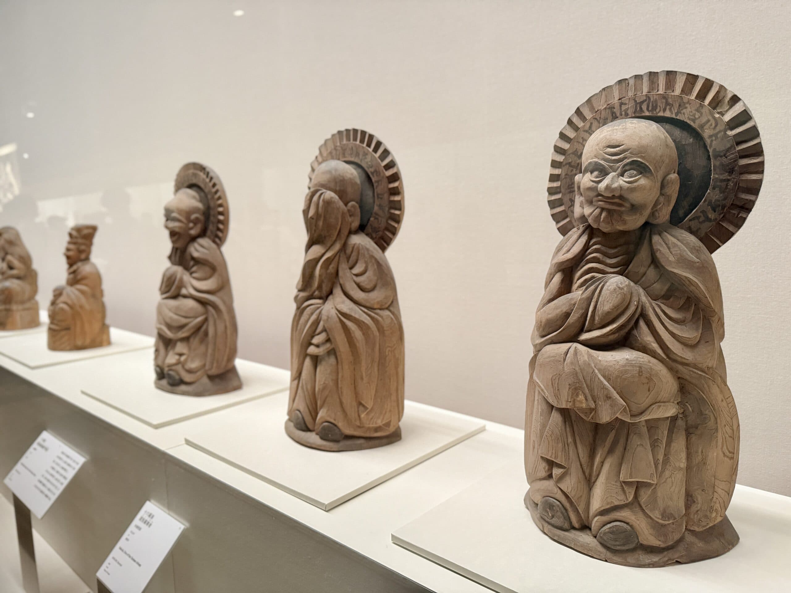 京都市京セラ美術館 特別展「民藝誕生100年—京都が紡いだ日常の美」04 木喰仏