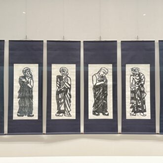 京都市京セラ美術館　特別展「民藝誕生100年—京都が紡いだ日常の美」10 棟方志功「二菩薩釈迦十大弟子」（1939）〈日本民藝館〉