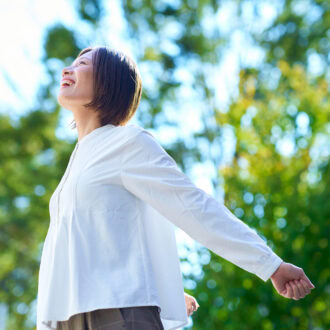 【更年期の養生 Vol.1】更年期の不調は体内の温暖化現象。自然に寄り添った生活でやわらげて