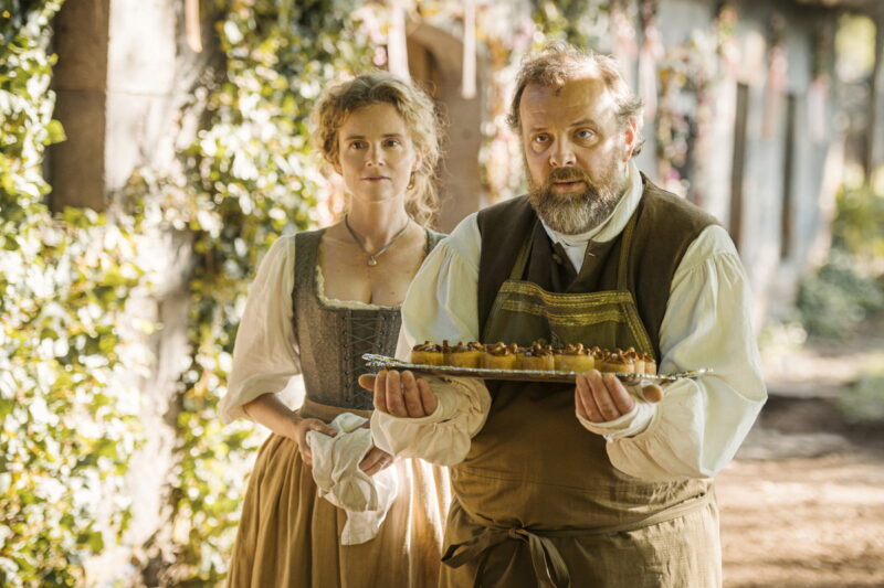 フランス革命前夜に庶民のためのレストランを開いた男の物語。『デリシュ！』©︎ 2020 NORD-OUEST FILMS―SND GROUE M6ーFRANCE 3 CINÉMA―AUVERGNE-RHôNE-ALPES CINÉMA―ALTÉMIS PRODUCTIONS