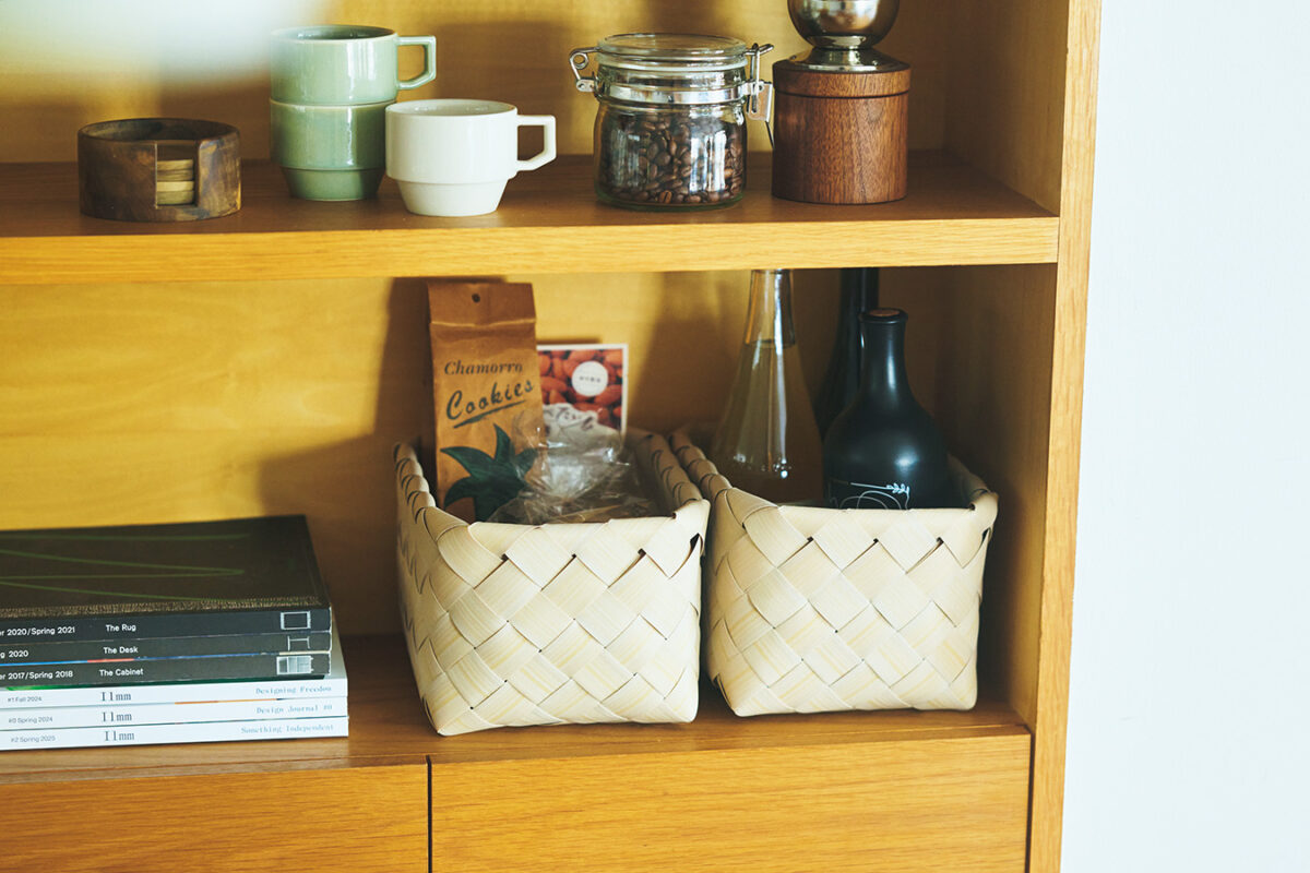 バラバラな色や形の食品類もまとめることでスッキリ