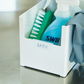 半透明の連結パーツは、ネームプレートにもなるので、アイテム名や用途などを書き込んで。