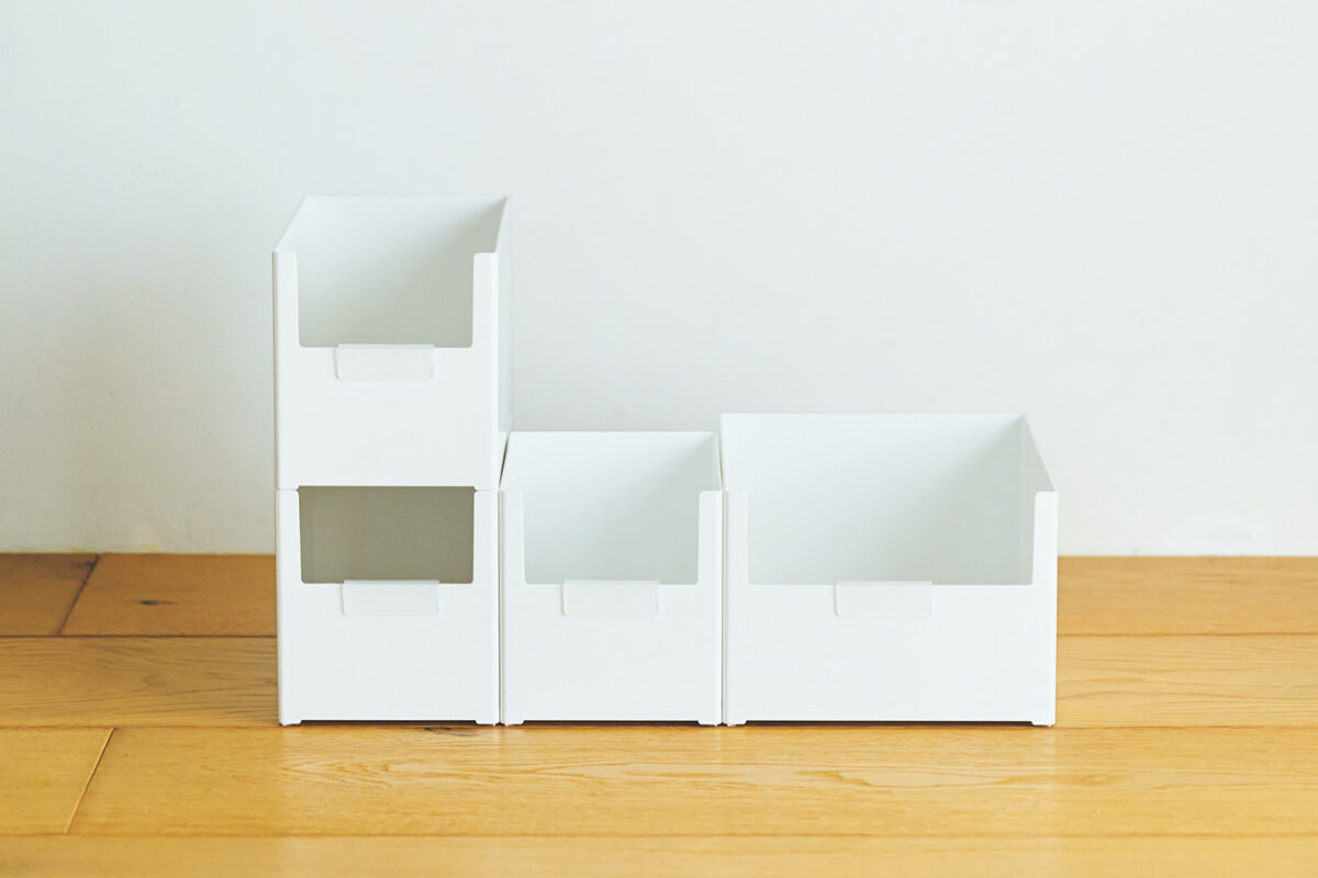 「Skitto」シリーズ 左から: 整理収納小物ケース Skittoスキット M 各¥598 約W14×D21.2×H15.2cm L ¥698 約W14×D28.2×H15.2cm XL ¥980 約W21×D28.2×H15.2cm