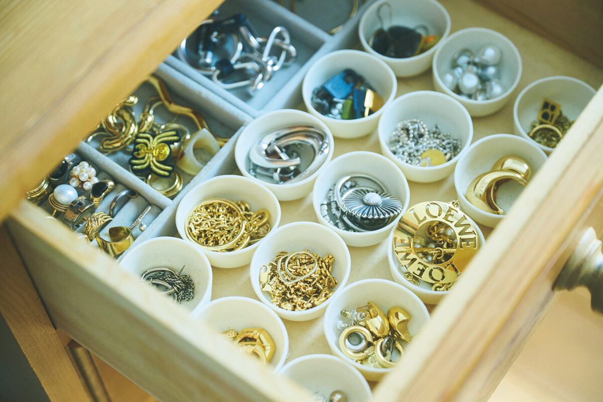 アクセサリーはシリコン カップで分けつつ保護