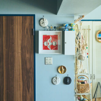 古い設備を目隠しした岡本太郎さんコーナー