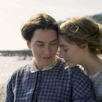 女性同士の愛を描く『アンモナイトの目覚め』© 2020 The British Film Institute, British Broadcasting Corporation and Fossil Films Limited