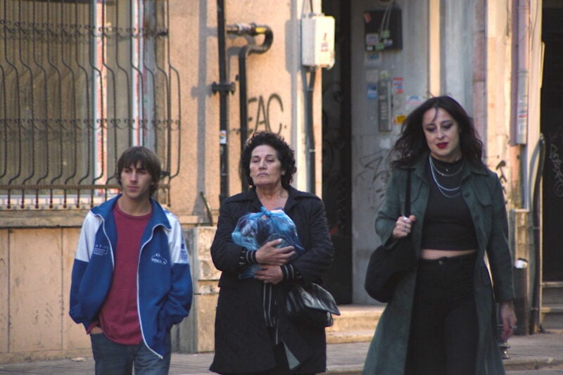 第74回ベルリン国際映画祭で、LGBTQ＋をテー マとした作品に贈られるテディ賞の審査員特別賞を受賞。『CROSSING　心の交差点』© 2023 French Quarter Film AB, Adomeit Film ApS, Easy Riders Films, RMV Film AB, Sveriges Television AB