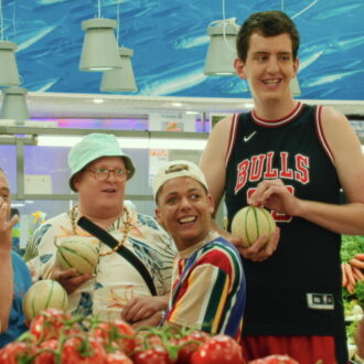 障がいのあるアマチュア俳優11人が出演。『サムシング・エクストラ！ やさしい泥棒のゆかいな逃避行』© 2024 CINE NOMINE - M6 FILMS - AUVERGNE-RHÔNE-ALPES CINEMA – SAME PLAYER - KABO FILMS - ECHO STUDIO - BNP PARIBAS PICTURES - IMPACT FILM