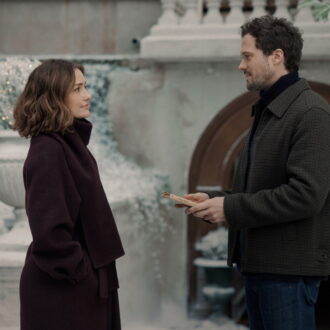 ミンカ・ケリーとトム・ウォズニチカが共演。『そして恋にはシャンパンを』Netflixにて独占配信中