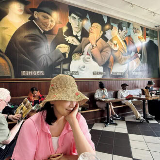 【神野三鈴さん】
「眩しいネオンサインと人混みの中で、突然、涙が止まらなくて困った」