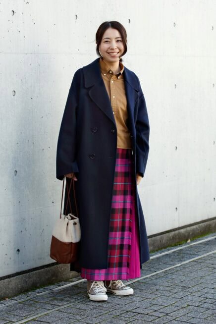 【スナップ】ポイントはモスチキン？ ロングコート×チェックスカートの上品コーデ