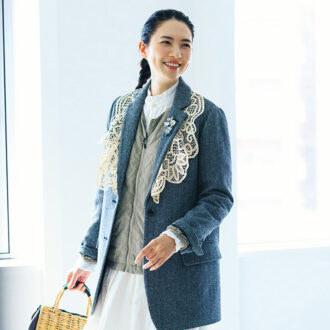 【50代のおしゃれ】アウターは重ね着する時代！ 
定番の【テーラードジャケット】を素敵に着こなす