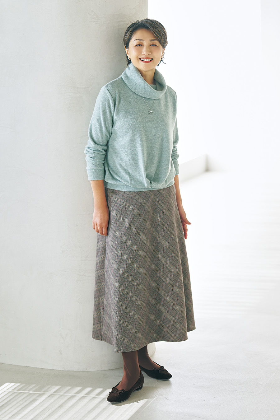 アクセサリー付きプルオーバー¥1,639、スカート¥2,189 /ともにハレイロ(しまむら)