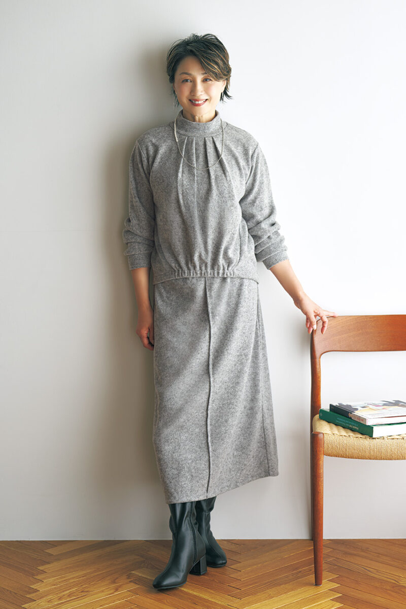 プルオーバー+スカートセット¥1,969/ハレイロ(しまむら)