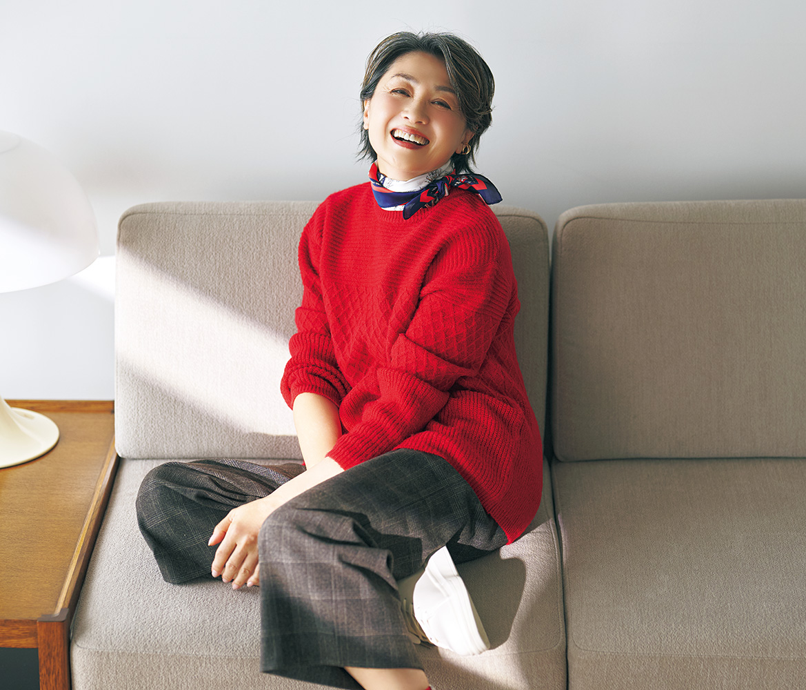 ニットプルオーバー¥2,189、ワイドパンツ¥2,420/ともにハレイロ(しまむら)