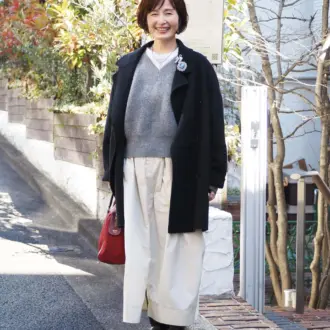 【50代のスナップ集】「無難に見える」を回避するには？ 挿し色コーデ6選