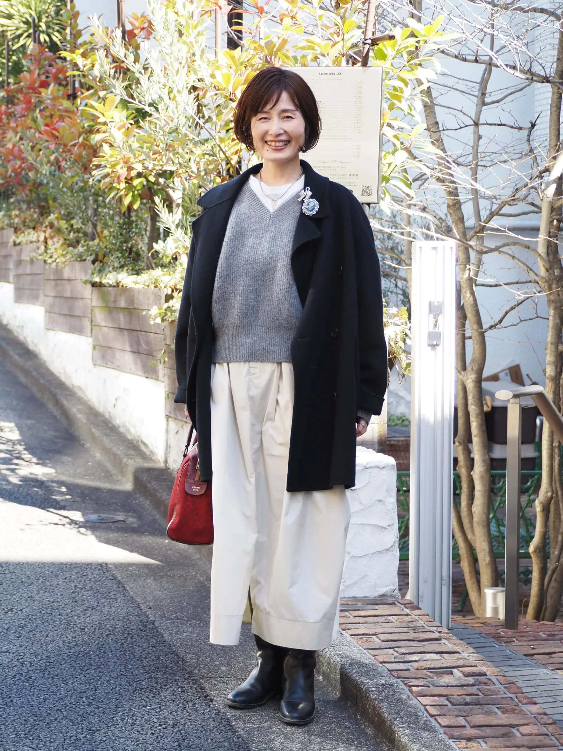 【50代のスナップ集】「無難に見える」を回避するには？ 挿し色コーデ6選