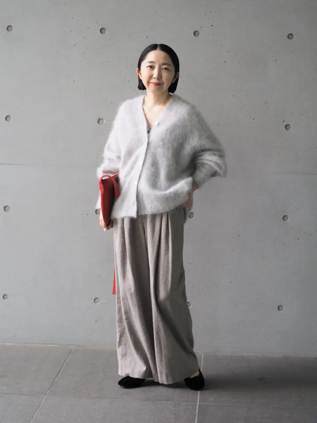 【50代のスナップ集】「無難に見える」を回避するには? 挿し色コーデ6選