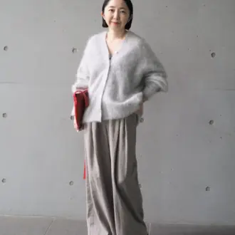 【50代のスナップ集】「無難に見える」を回避するには？ 挿し色コーデ6選