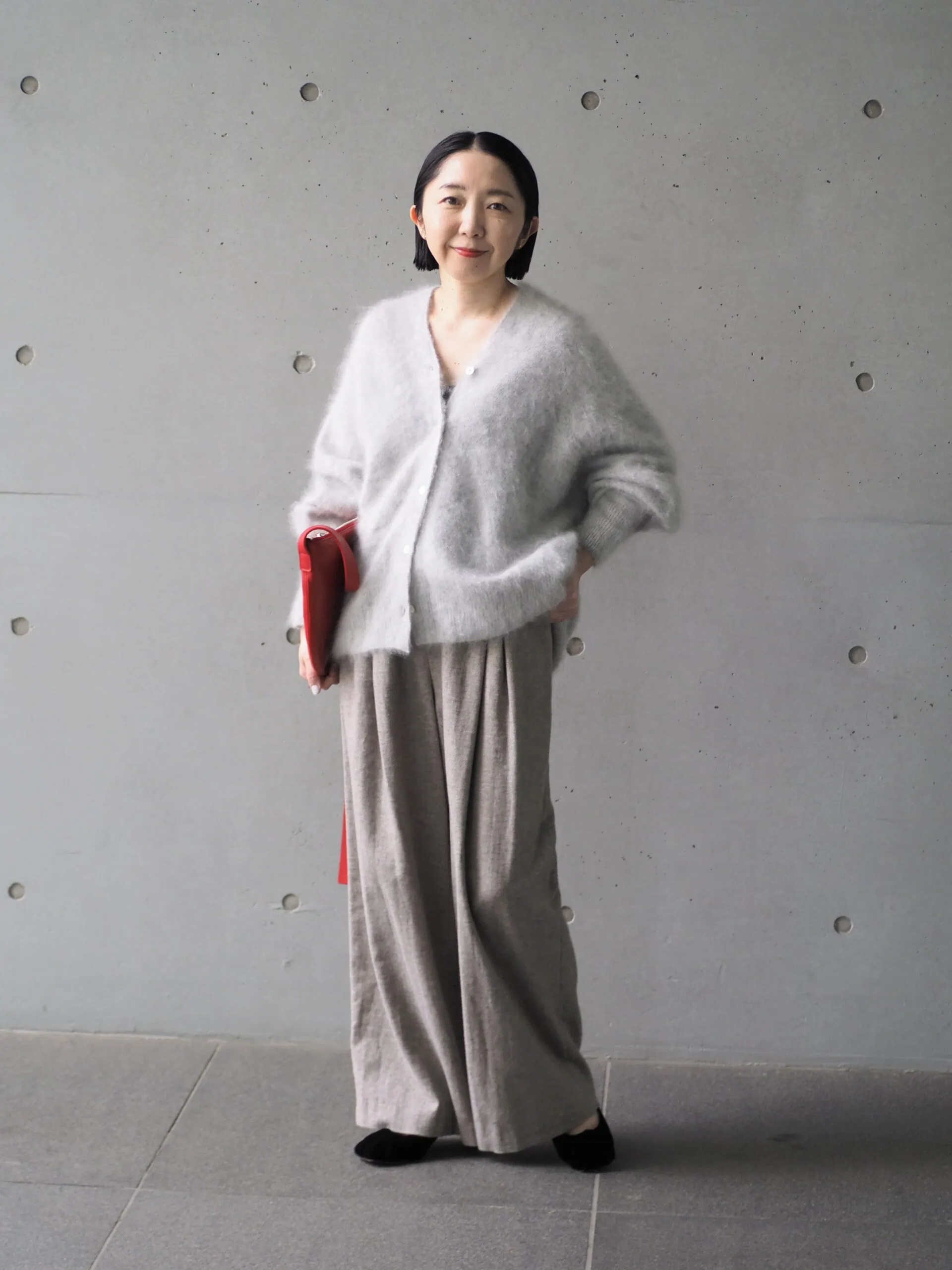 【50代のスナップ集】「無難に見える」を回避するには？ 挿し色コーデ6選