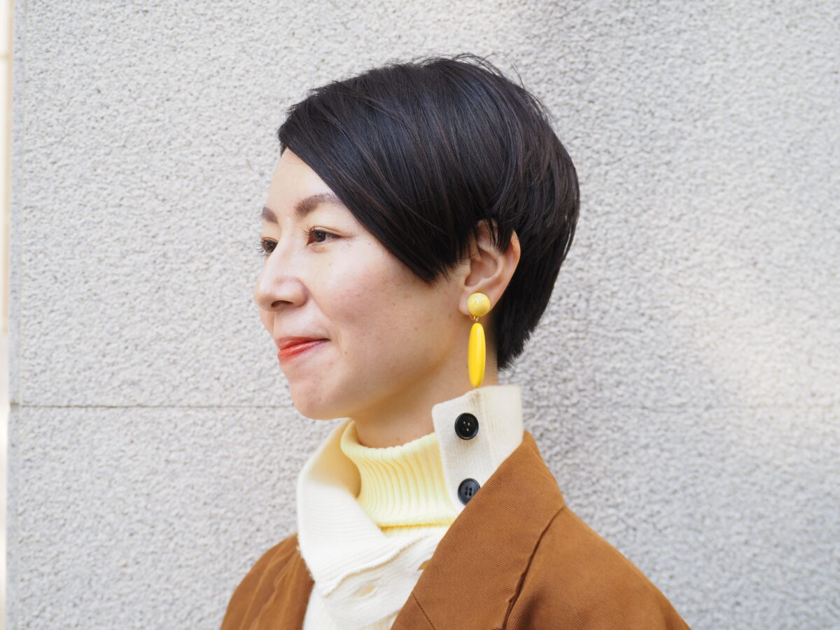 ニットをレイヤード