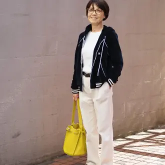 【50代のスナップ集】「無難に見える」を回避するには？ 挿し色コーデ6選