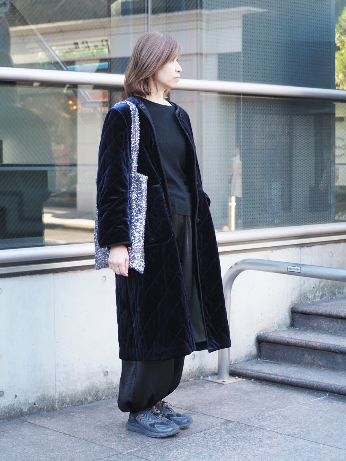 【1週間スナップ】体型も寒さも気になる50代、どうすれば？ ぐっとあか抜けるシンプルコーデの最適解